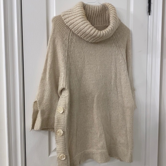 Turtle neck cream sweater - Picture 1 of 1
